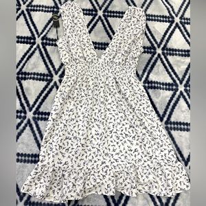 FREE SHIPPING Liberty Love V-neck White/Blue Floral Dress Size S